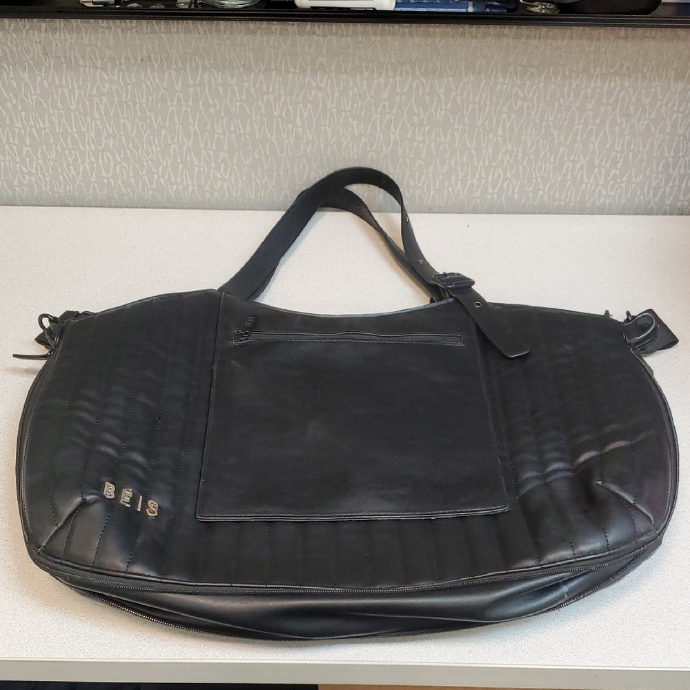 BEIS Black Quilted Travel Tote with Adjustable Strap - Picture 3 of 10